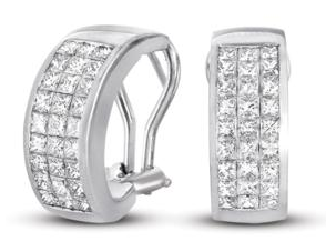 Diamond ring with princess cut diamonds